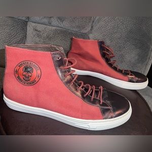 Silver Dagger 🗡 canvas sneakers size 10